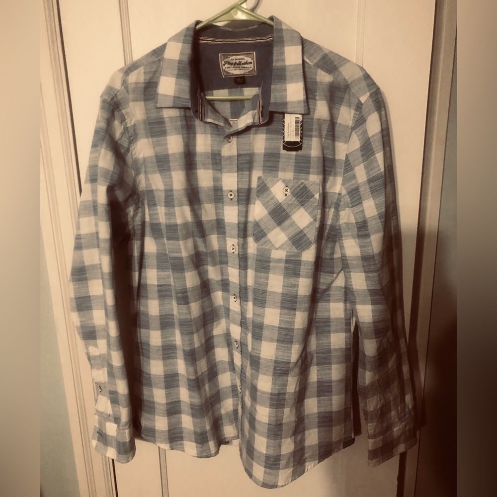 Men’s size large button up. Blue never worn with tags. Flag and anthem